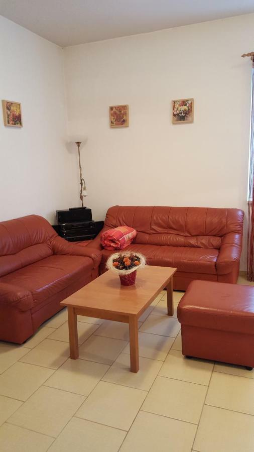 Apartman ซรนี ภายนอก รูปภาพ